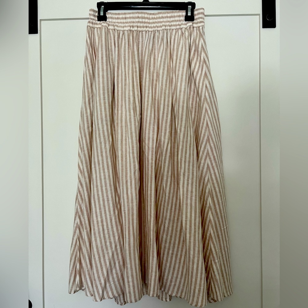 Tan/Cream striped midi skirt / SZ S / lightly worn - great condition
